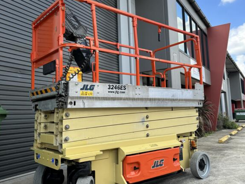 Xe Nâng Người Cắt Kéo JLG 3246 ES - Chiều Cao Làm Việc 12m - Đời 2013