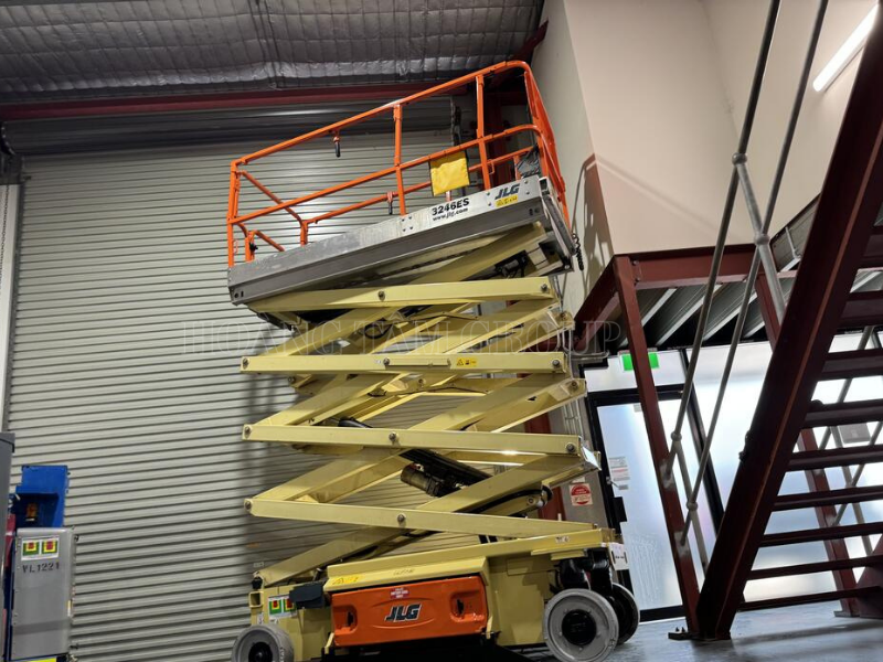 Xe Nâng Người Cắt Kéo JLG 3246 ES - Chiều Cao Làm Việc 12m - Đời 2013
