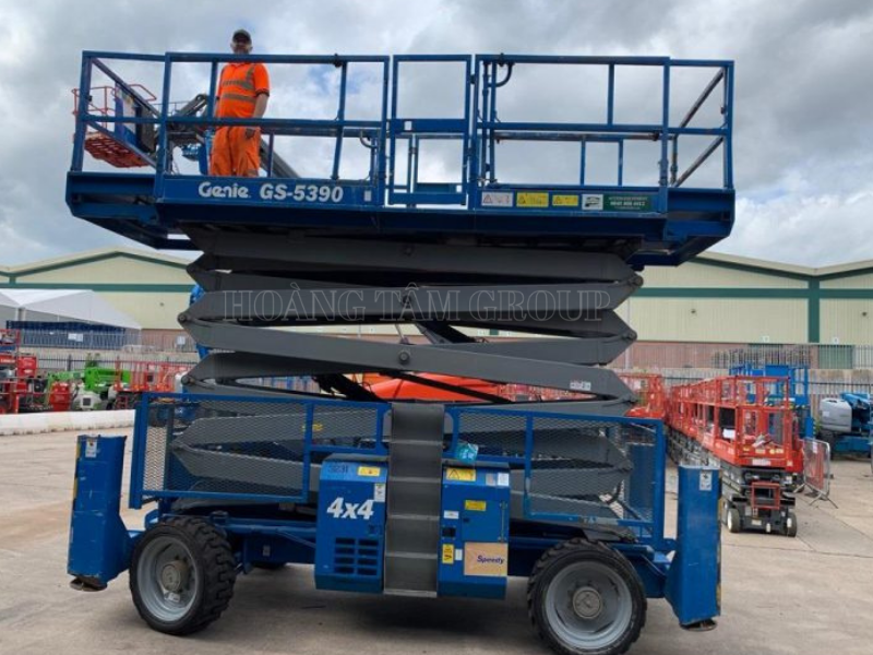 Cho thuê xe nâng người cắt kéo GS-5390 RT - Chiều cao làm việc 18m