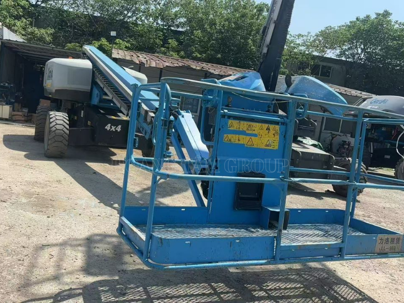 Cho thuê xe nâng người S-Boom Genie S-65 - Chiều cao làm việc 22m