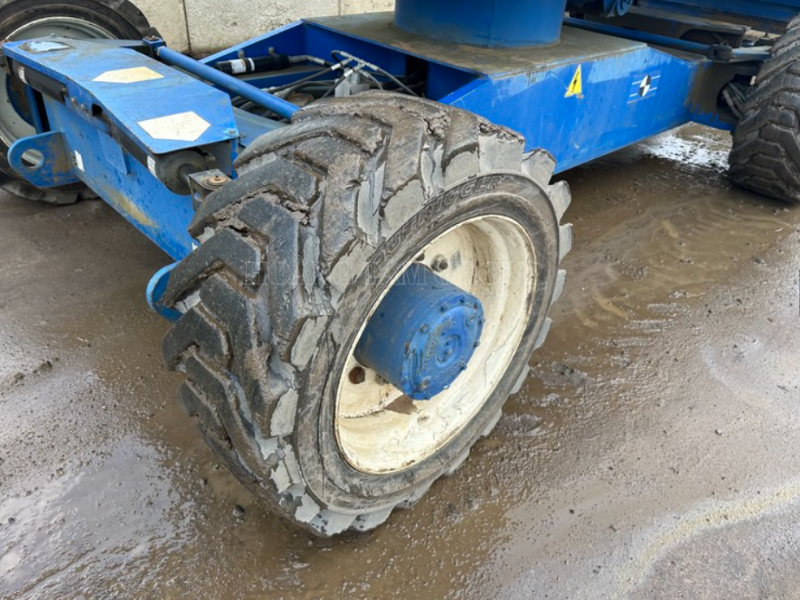 Xe Nâng Người Boom Lift Snorkel SB85 - Chiều cao làm việc 28m - Đời 2008