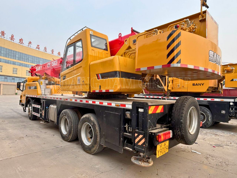 Cẩu Bánh Lốp SANY STC250C5 - 25 Tấn - Đời 2020 - Nhập khẩu Trung Quốc