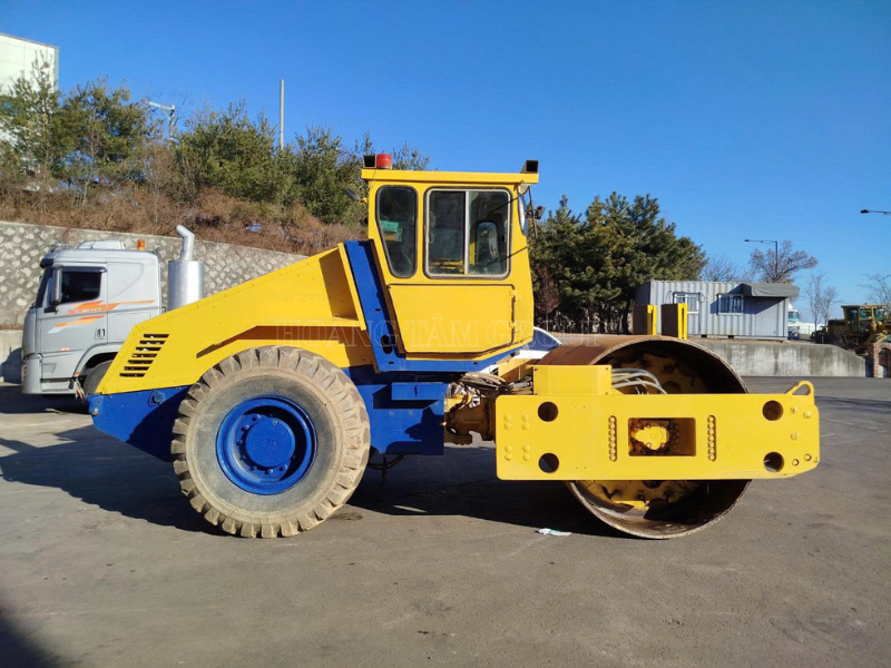 XE LU BOMAG BW211D-3 - ĐỜI 2001 - NHẬP KHẨU HÀN QUỐC