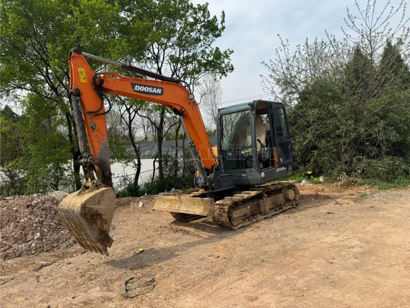 MÁY XÚC ĐÀO BÁNH XÍCH DOOSAN DX559C - ĐỜI 2020 - NHẬP KHẨU TRUNG QUỐC