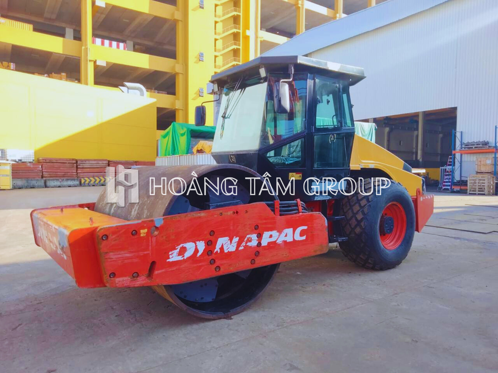 XE LU RUNG DYNAPAC CA610D - ĐỜI 2012 - NHẬP KHẨU TRUNG ĐÔNG