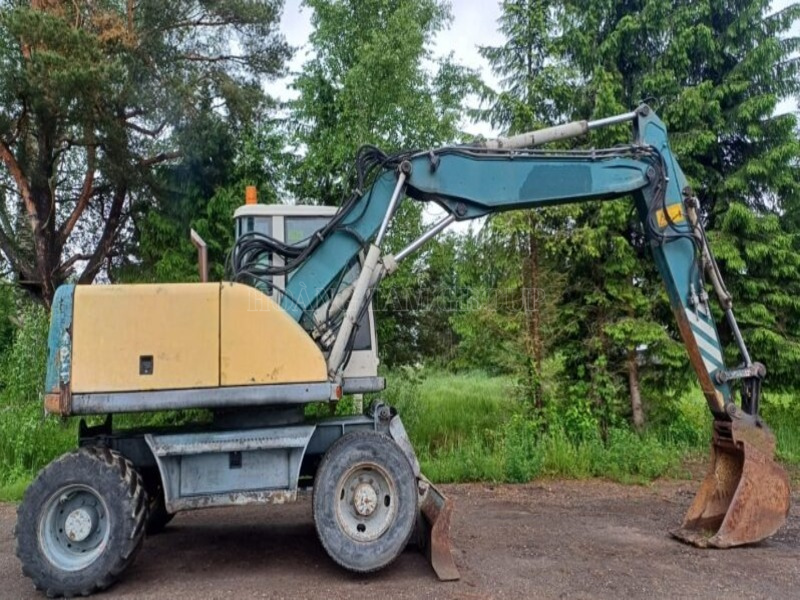 MÁY XÚC BÁNH LỐP VOLVO EW140 - ĐỜI 2002 - NHẬP KHẨU CHÂU ÂU