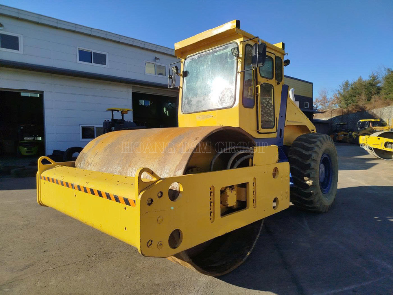 XE LU BOMAG BW211D-3 - ĐỜI 2001 - NHẬP KHẨU HÀN QUỐC