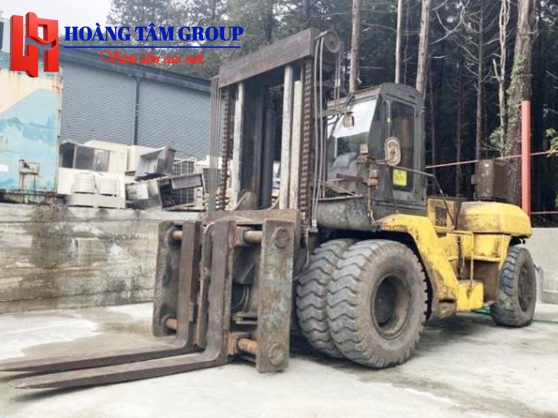 XE NÂNG HÀNG KOMATSU FD200Z-6 - ĐỜI 2011 - NHẬP KHẨU NHẬT BẢN