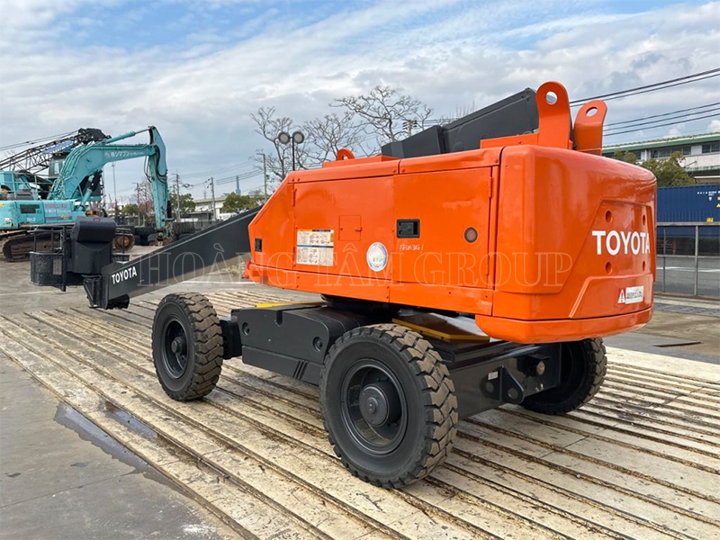 Xe Nâng Người Boom Lift ISUZU 4JD21-27061 - Chiều Cao Làm Việc 21m - Đời 2009