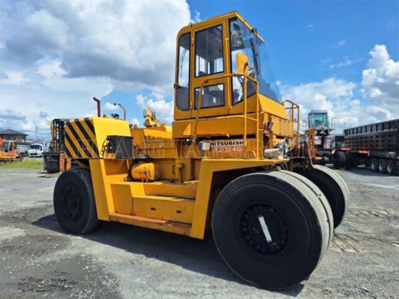 XE NÂNG HÀNG MITSUBISHI FD240 - ĐỜI 2003 - NHẬP KHẨU NHẬT BẢN