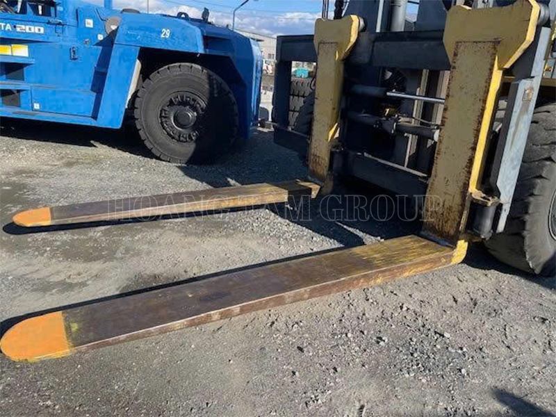 XE NÂNG HÀNG KOMATSU FD250-7 - ĐỜI 2013 - NHẬP KHẨU NHẬT BẢN