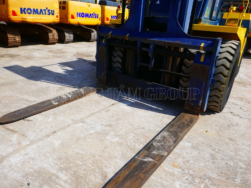 XE NÂNG HÀNG KOMATSU FD200Z-5 - ĐỜI 1999 - NHẬP KHẨU NHẬT BẢN