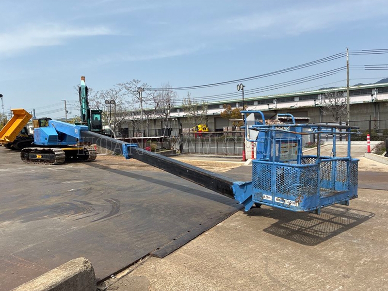 Xe Nâng Người Boom Lift AICHI SR18A-695929 - Chiều Cao Làm Việc 18m - Đời 2006