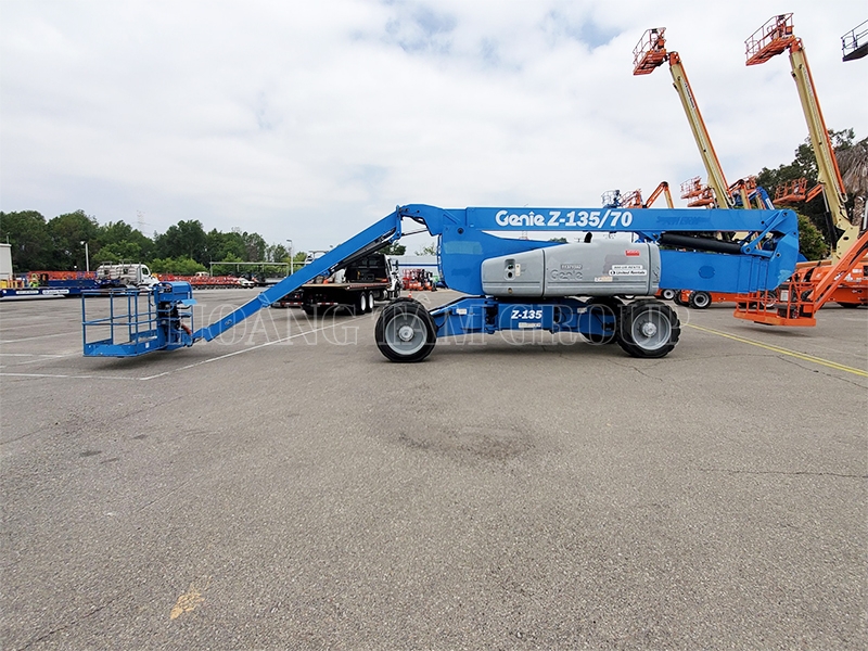 Cho thuê xe nâng người Genie ZX-135/70 - Chiều cao làm việc 43m