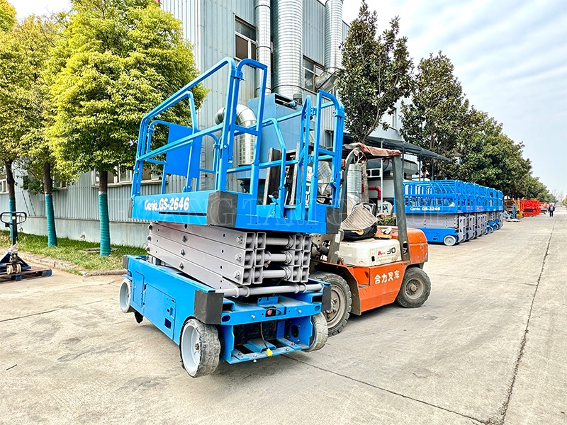 Xe Nâng Người Cắt Kéo Genie GS-2646 - Chiều Cao Làm Việc 10m - Đời 2017