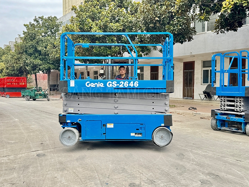 Cho thuê xe nâng người cắt kéo GS-2646 - Chiều cao làm việc 10m