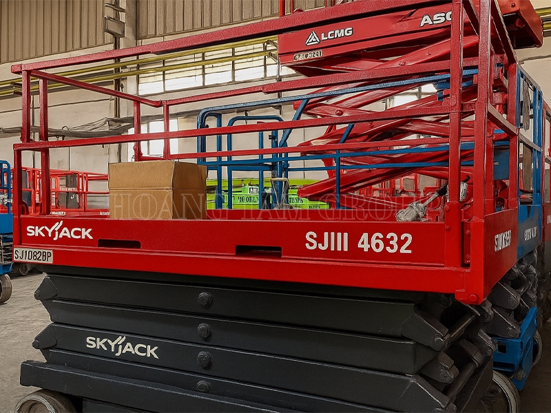 Xe Nâng Người Cắt Kéo SKYJACK SJIII 4632 - Chiều Cao Làm Việc 12m - Đời 2015