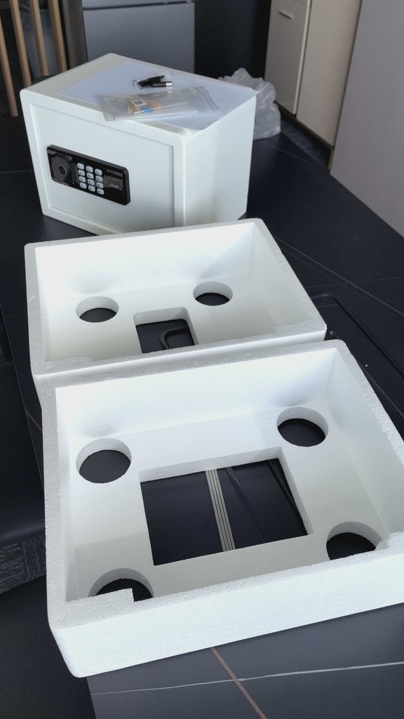 Két Sắt Mini CRMCR 25LN – Nhỏ Mà Đẹp