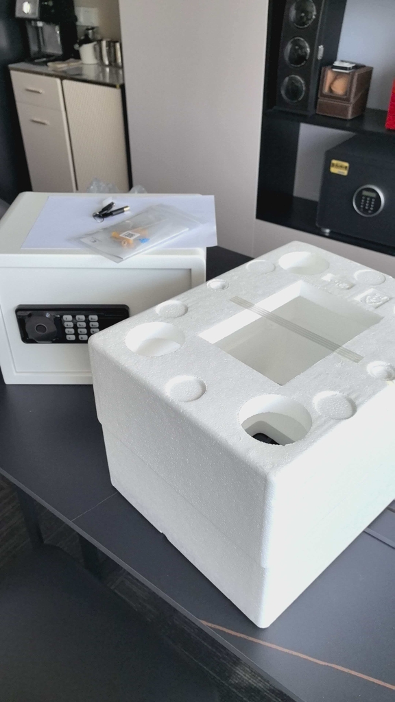 Két Sắt Mini CRMCR 25LN – Nhỏ Mà Đẹp