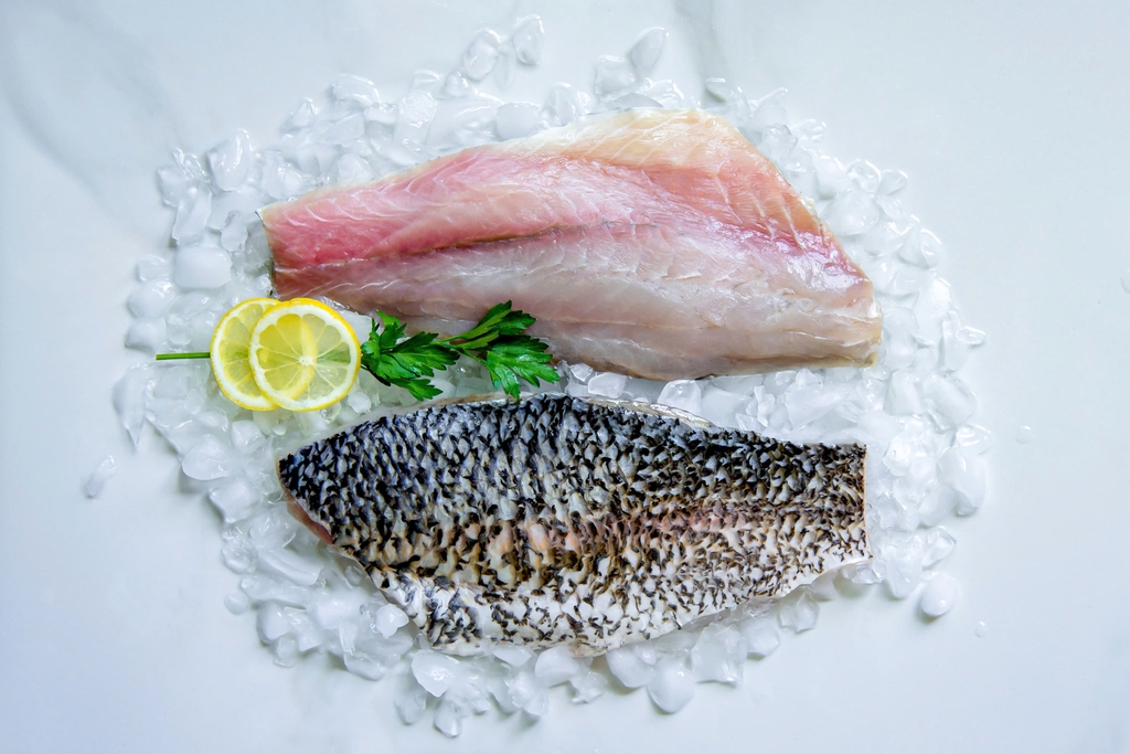 Thực phẩm giàu Omega-3 như cá vược đại dương rất tốt cho tim mạch