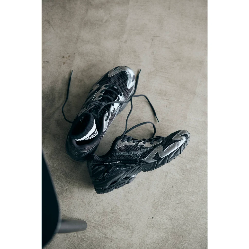 Giày Sneaker Unisex Mizuno Wave Rider 10 Sport Black/Black Sand/Metallic Gray