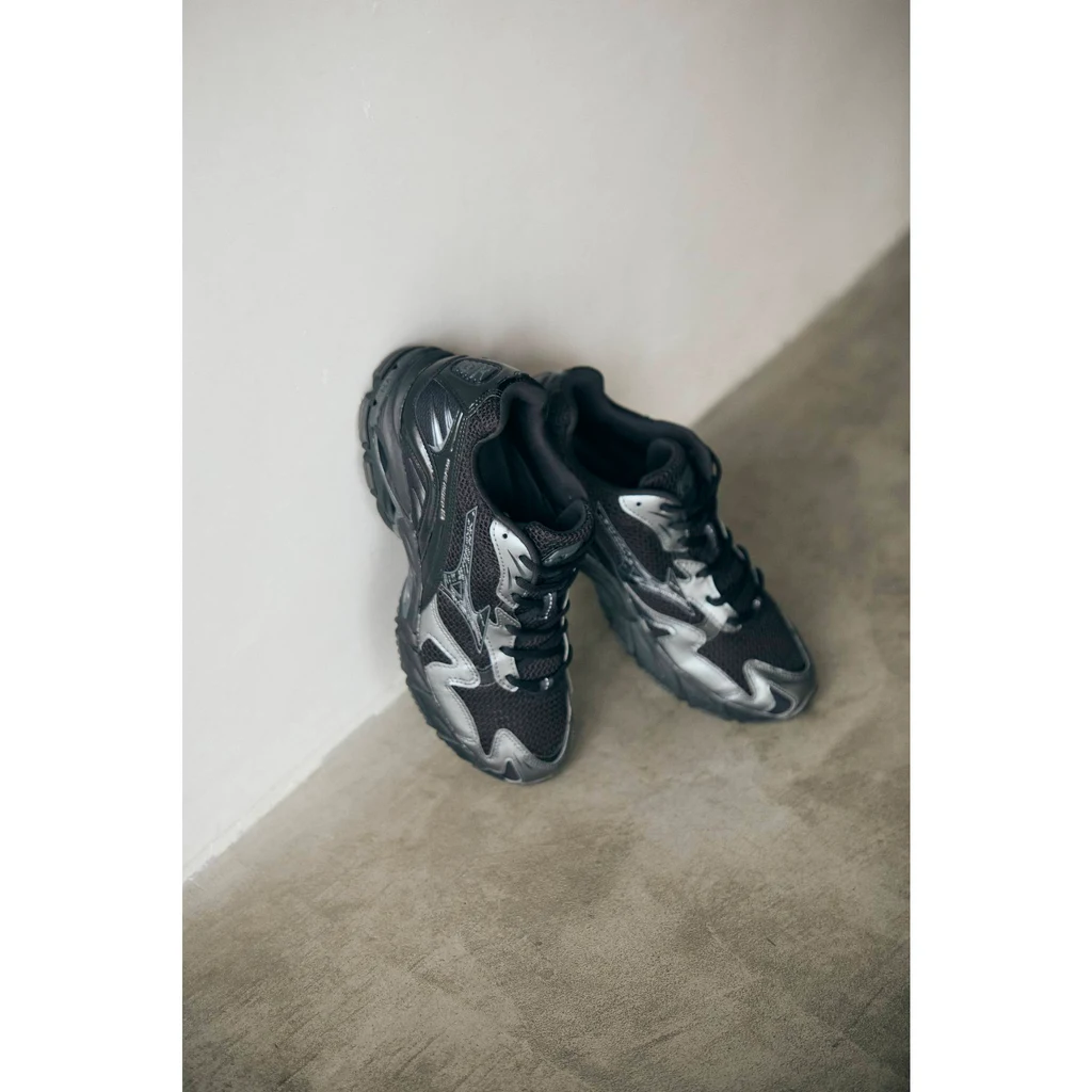 Giày Sneaker Unisex Mizuno Wave Rider 10 Sport Black/Black Sand/Metallic Gray