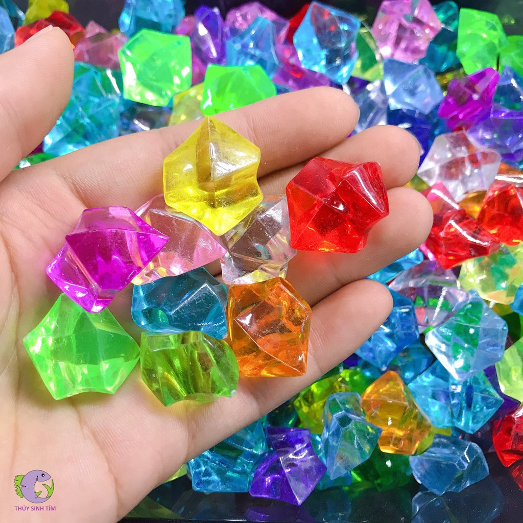 Kim cương đa sắc trang trí bể