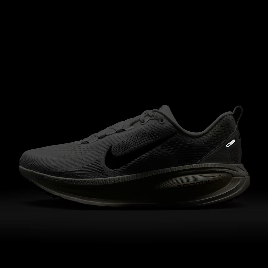 Giày chạy bộ Nike VOMERO 18 Nam HM6803-101