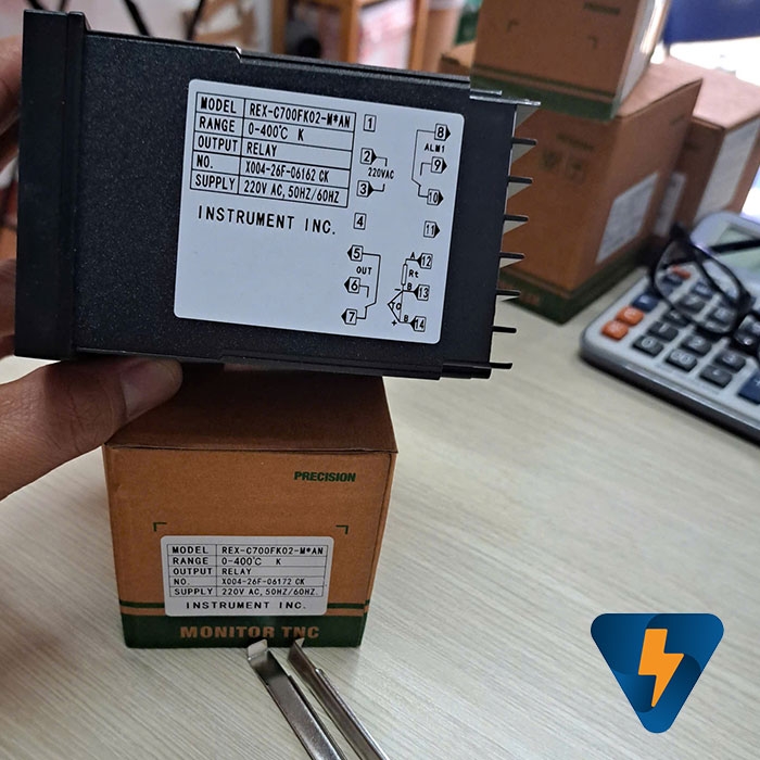 RKC REX-C700FK02-V*AN Đồng hồ nhiệt độ REX-C700 ( SSR )