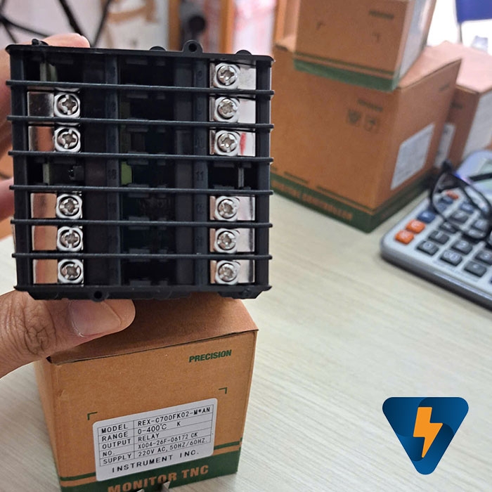 RKC REX-C700FK02-V*AN Đồng hồ nhiệt độ REX-C700 ( SSR )