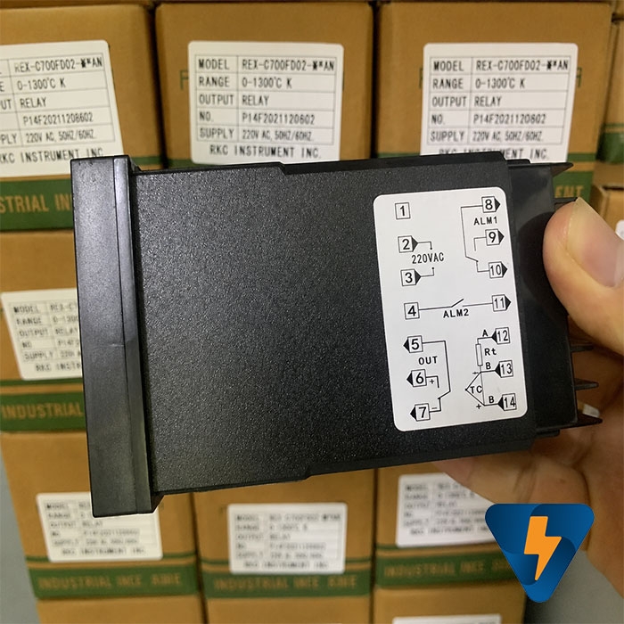Đồng hồ nhiệt độ REX-C700
