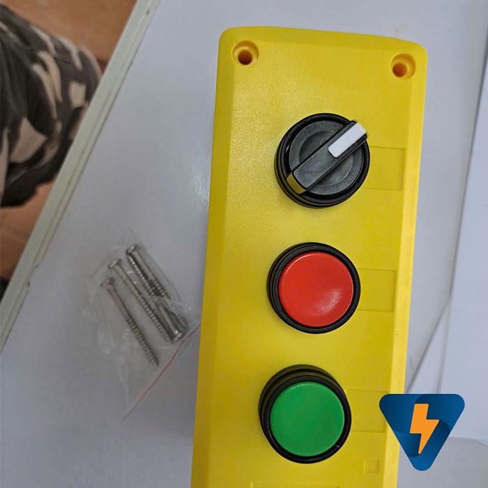 Hộp nhựa 3 lỗ  hộp nút nhấn 3 lỗ  box nhựa 3 lỗ GOB-3A-YW