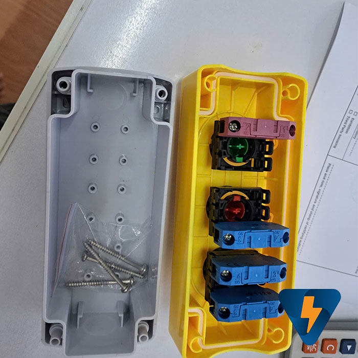 Hộp nhựa 3 lỗ  hộp nút nhấn 3 lỗ  box nhựa 3 lỗ GOB-3A-YW