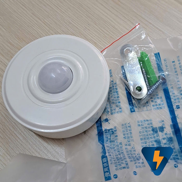 Công tắc bật tắt đèn cầu thang tự động