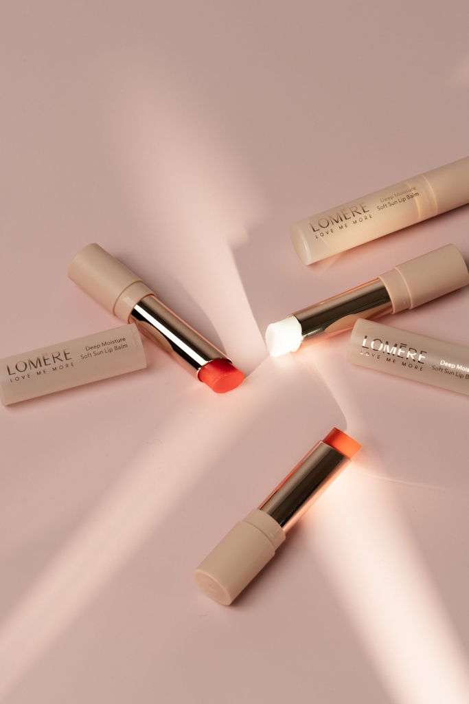 Son dưỡng chống nắng LOMERE DEEP MOISTURE SOFT SUN LIP - 02 Màu đỏ