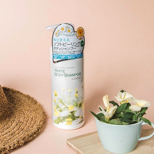 Sữa tắm trắng da MANIS hương hoa cúc 450ml - 4560350110447