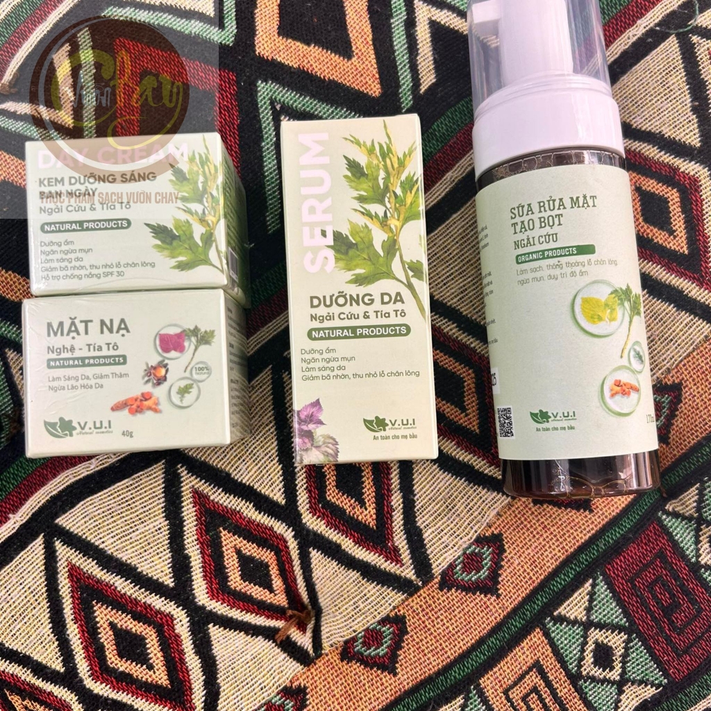 Sữa rửa mặt tạo bọt ngải cứu V.U.I