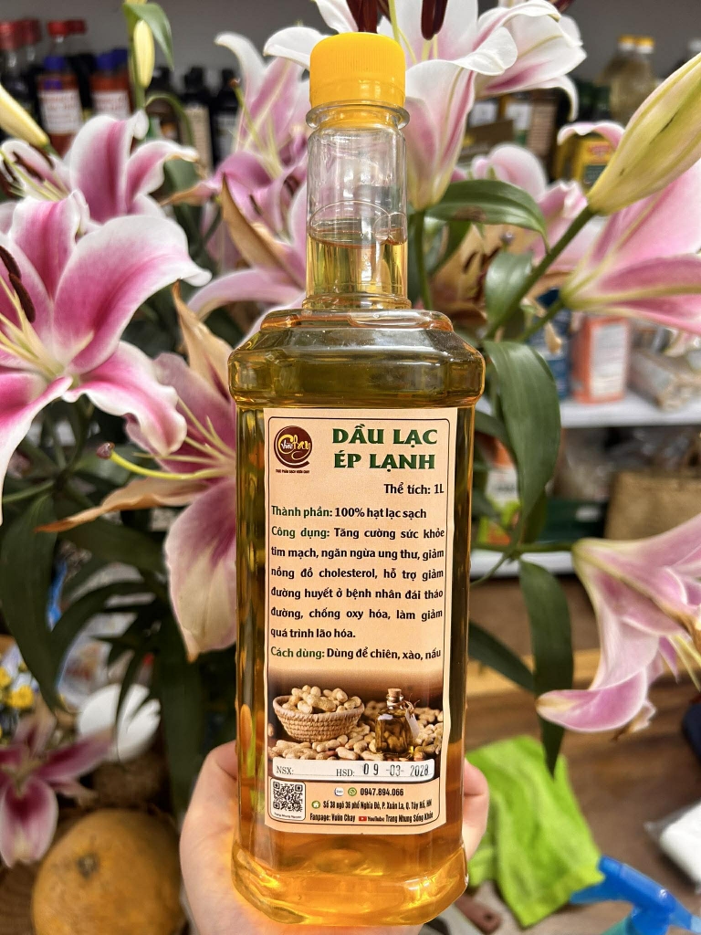 Dầu lạc ép lạnh chai 1 lit