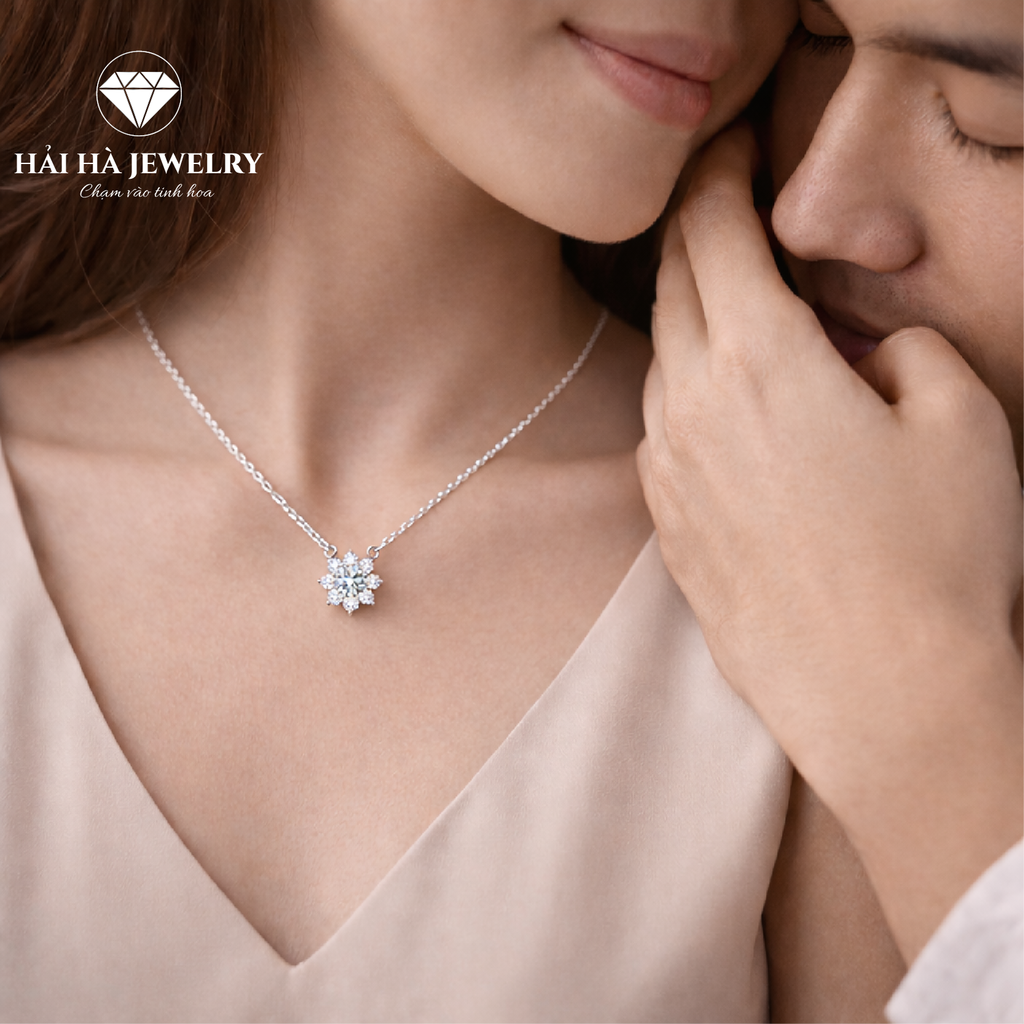 Dây chuyền bạc 925 moissanite dáng hoa – điểm sáng tinh tế, lấp lánh vừa đủ để khởi đầu Xuân an yên | Hải Hà Jewelry