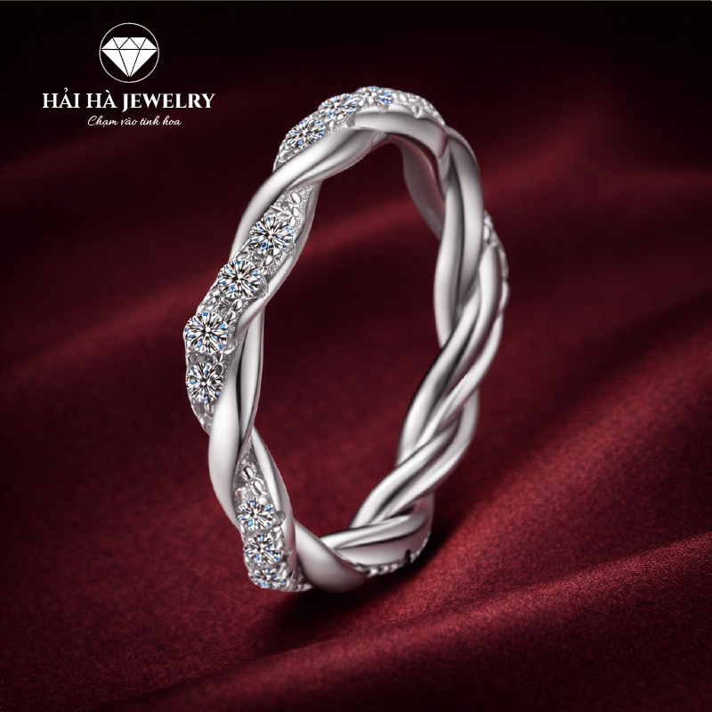 Nhẫn đan xoắn đính đá – Gắn kết mềm mại theo thời gian | Hải Hà Jewelry