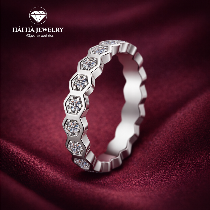 Nhẫn viền đá lục giác – Nhịp gắn kết có trật tự | Hải Hà Jewelry