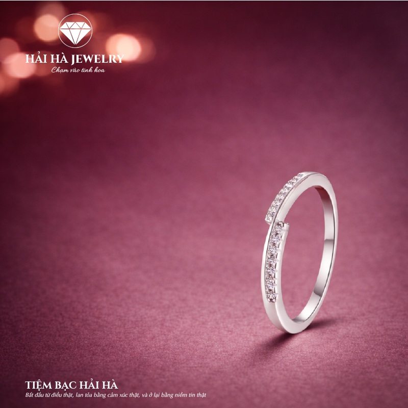 Nhẫn moissanite lệch nhịp – Cân bằng trong chuyển động | Hải Hà Jewelry