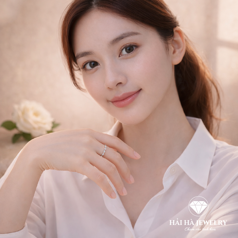 Nhẫn moissanite oval nối tiếp – Nhịp cảm xúc liền mạch | Hải Hà Jewelry
