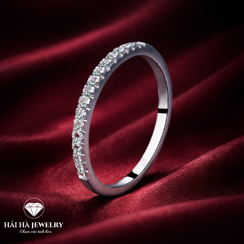 Nhẫn đá chạy nửa vòng – Ánh sáng đủ đầy cho những điều bền lâu | Hải Hà Jewelry