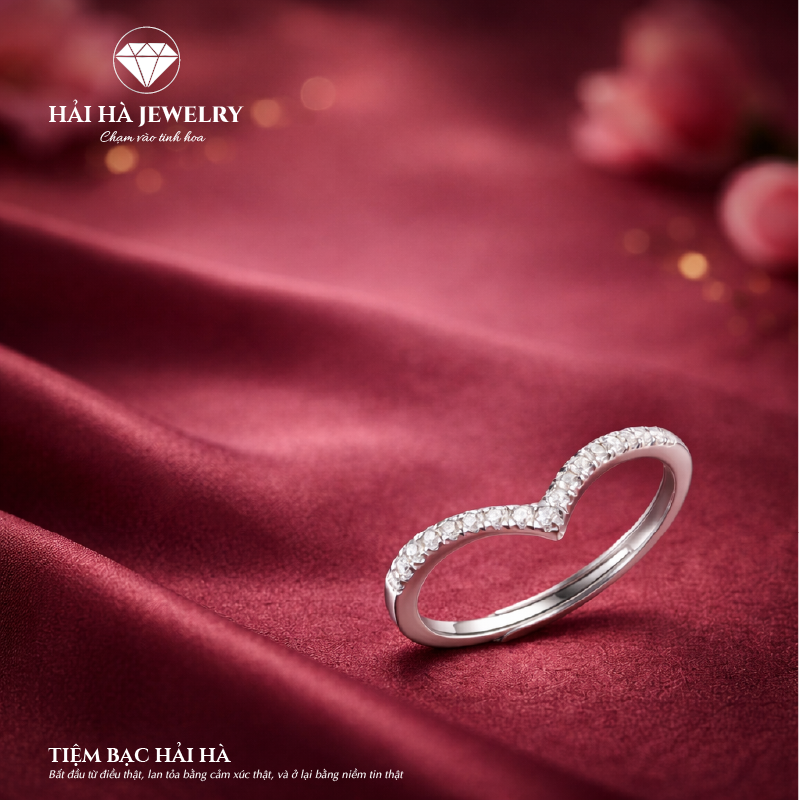 Nhẫn đính đá cong nhẹ – Dòng chảy cảm xúc tinh tế | Hải Hà Jewelry
