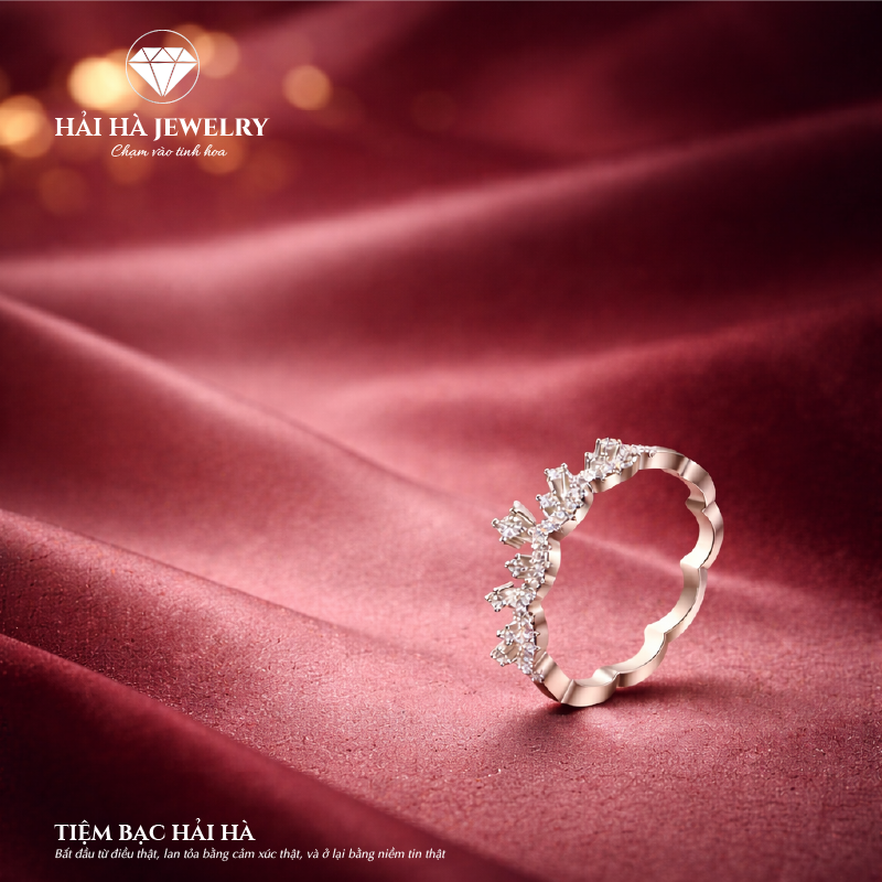 Nhẫn viền đá uốn lượn – Ánh sáng dịu dàng ôm trọn cảm xúc | Hải Hà Jewelry