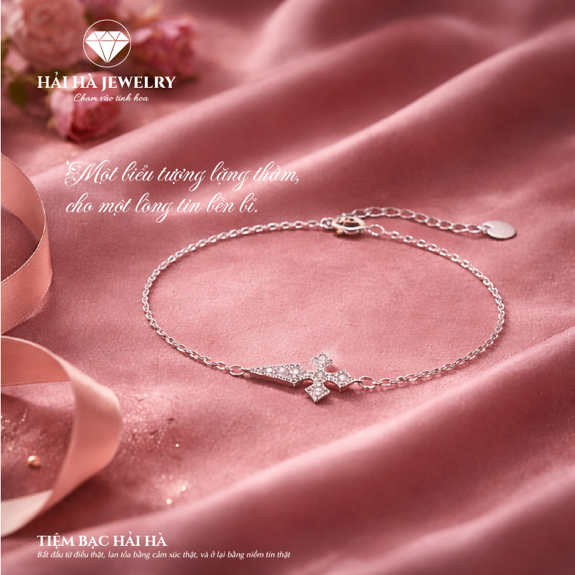 Vòng tay thánh giá bạc đính đá – Giữ một niềm tin rất khẽ nơi cổ tay | Hải Hà Jewelry