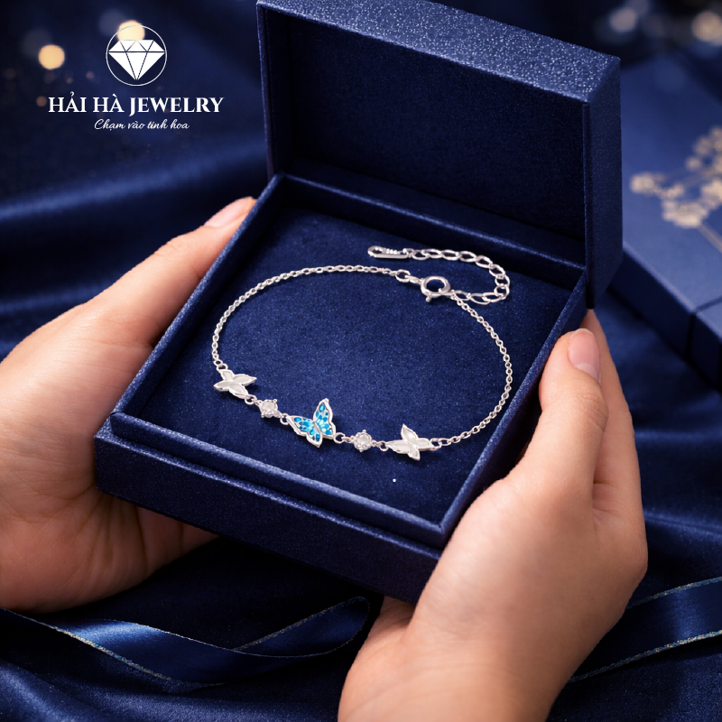 Vòng tay cánh bướm xanh – Bình yên của những chuyển động lặng | Hải Hà Jewelry