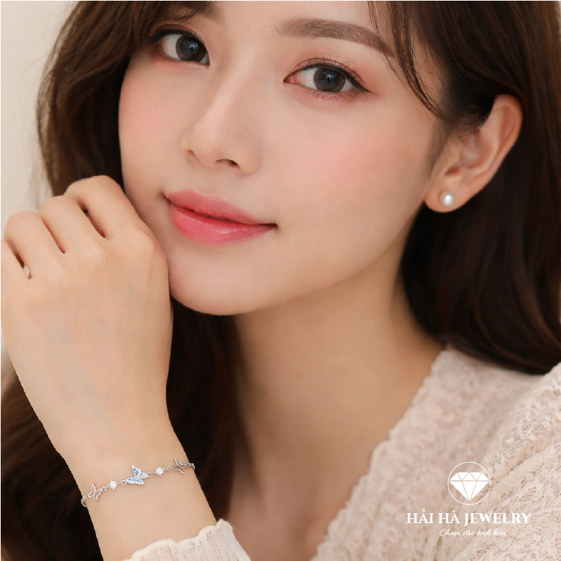 Vòng tay cánh bướm xanh – Bình yên của những chuyển động lặng | Hải Hà Jewelry