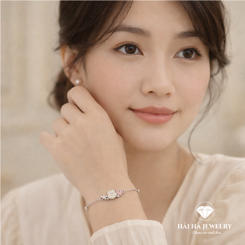 Vòng tay hoa hồng & cánh bướm – Dịu dàng ở lại cùng thời gian | Hải Hà Jewelry